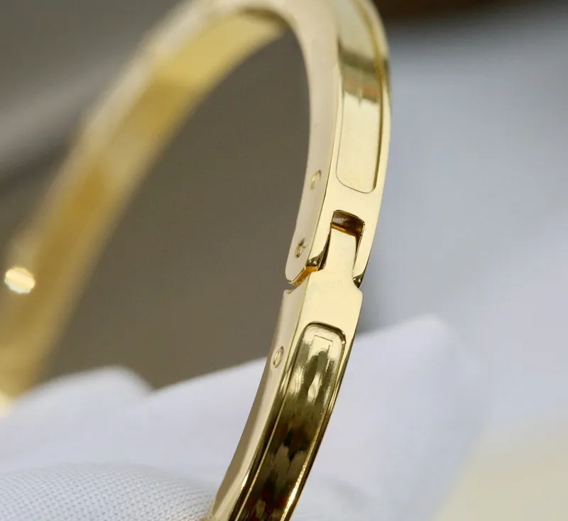 Europa américa moda estilo masculino senhora feminino titânio aço 18k banhado a ouro gravado b iniciais pulseira 232c