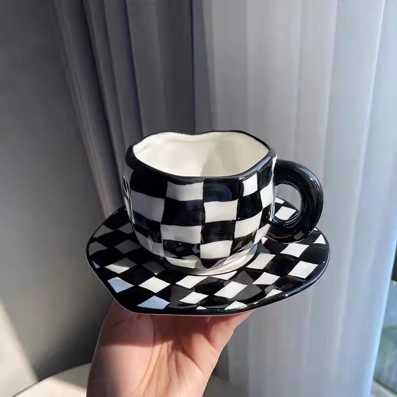 Taza monocromática nórdica, taza de ajedrez en blanco y negro, Taza de cerámica Ins, plato de café, tazas de té de la tarde, tazas creativas 220609