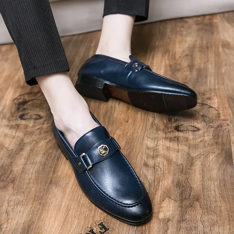 Loafers Erkek Ayakkabı PU Deri Derek Deriz Yuvarlak Toe Toe Rahat Moda Avrupa ve Amerika Metal At Bitlik Dekoratif Rahat Nefes Alabilir İngiliz İş Ayakkabı