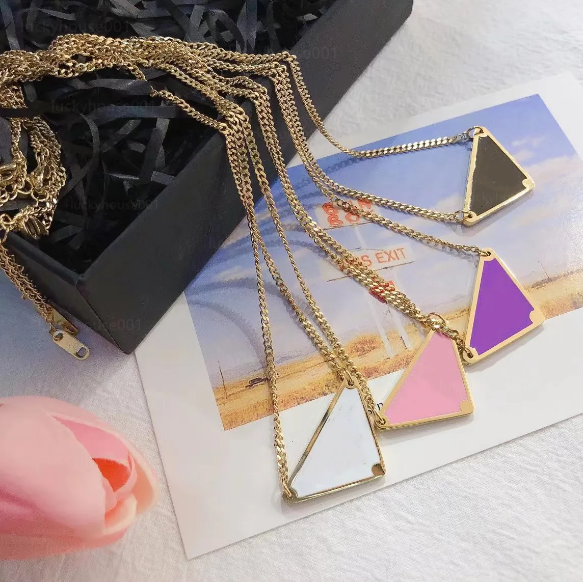 Luxury Pendant Necklace Fashion Mens and Women Invertered Triangle P Letter Gold Chain SMycken Män och kvinnors mode Personlighet C2766