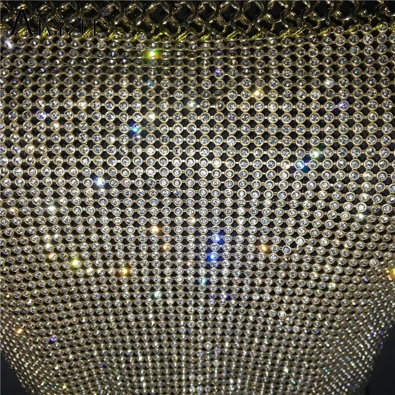 AKYZO femmes dos nu luxe Camis haut court mode grosse chaîne en métal diamant évider plongeant licou débardeurs 220316
