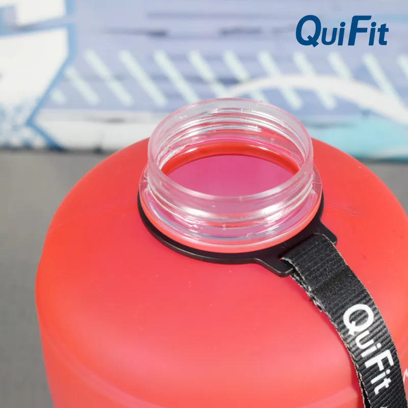 Quifit2.2L/3.78Lbouncing paille sport gallon bouteille d'eau fitness/maison/extérieur, ce qui la rend étanche à la poussière et aux fuites 220307
