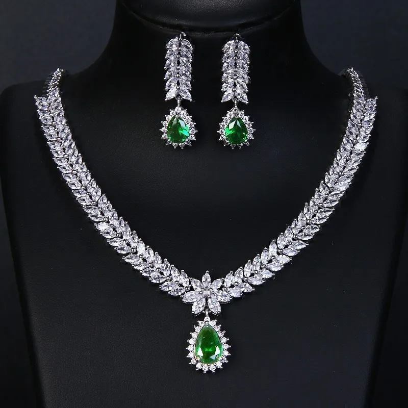 AMC Lüks Emerald Yeşil Kolye ve Küpe Seti AAA Kübik Zirkonya Takı Seti Kadınlar Gelin Mücevher Set Set Hediye Karısı 220726