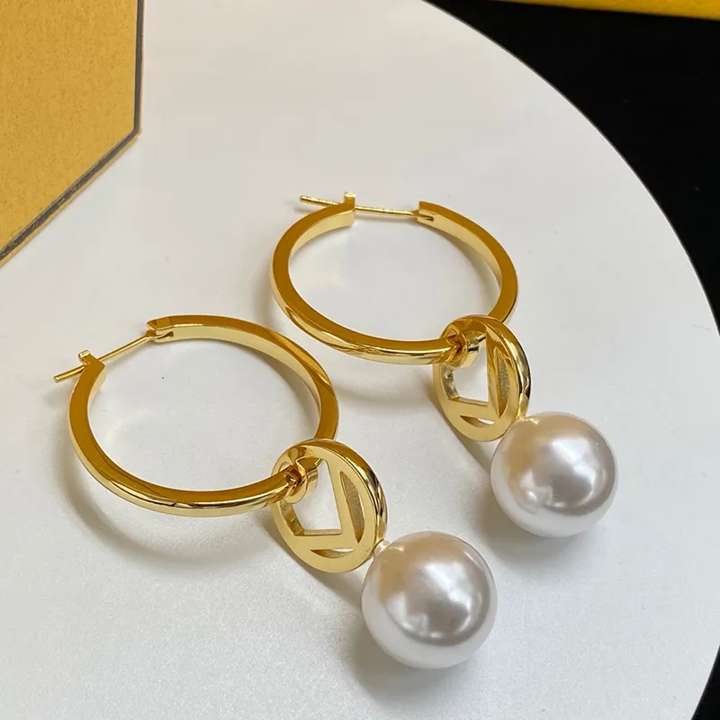 Orecchini di perle di design da donna Fascino Doppio anello Ciondolo con lettera Gioielli da donna Orecchini a cerchio con perno di moda Regalo da uomo Ladyies Casual1485