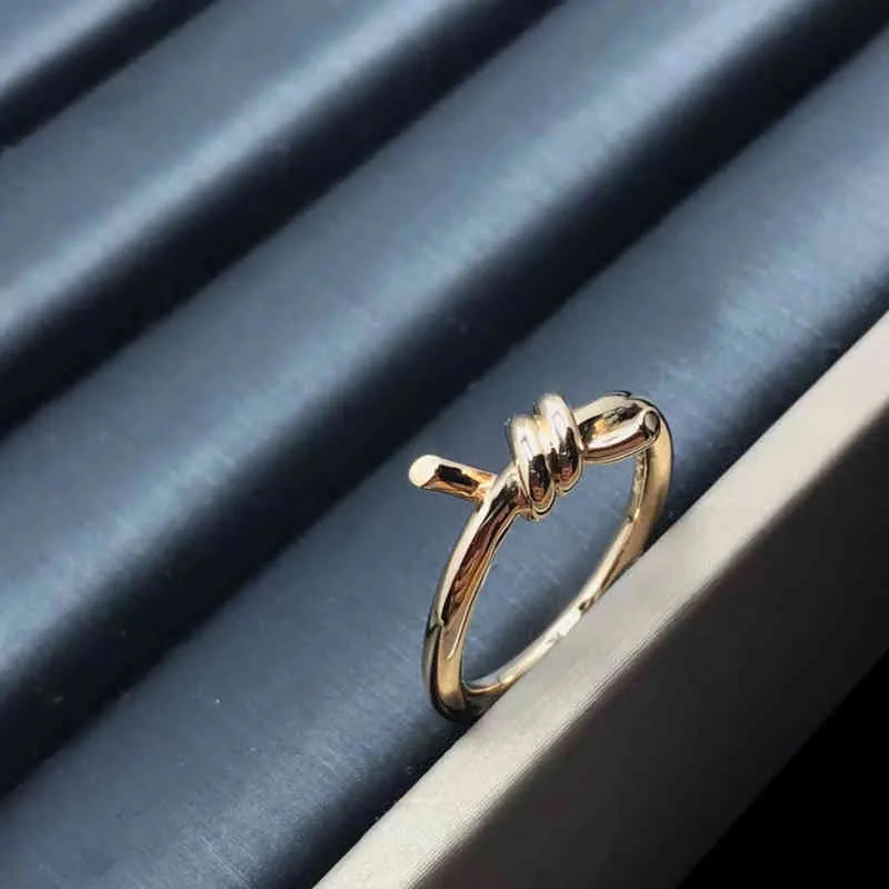anel de diamante com gravata refere-se ao casal versátil Gu banhado a ouro 18K com corda torcida cruzada 5397194