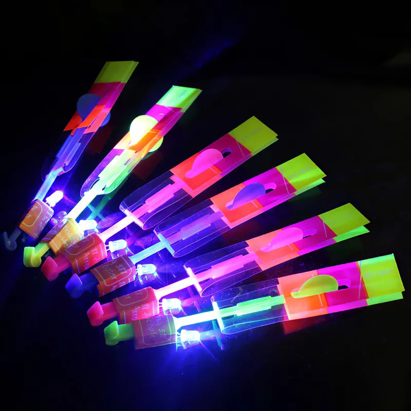 Outdoor Lśniąca rakieta LED LED LED Night Kids Luminous Socs Toys Shine Elastic Helicopter Rotating Toy 220817