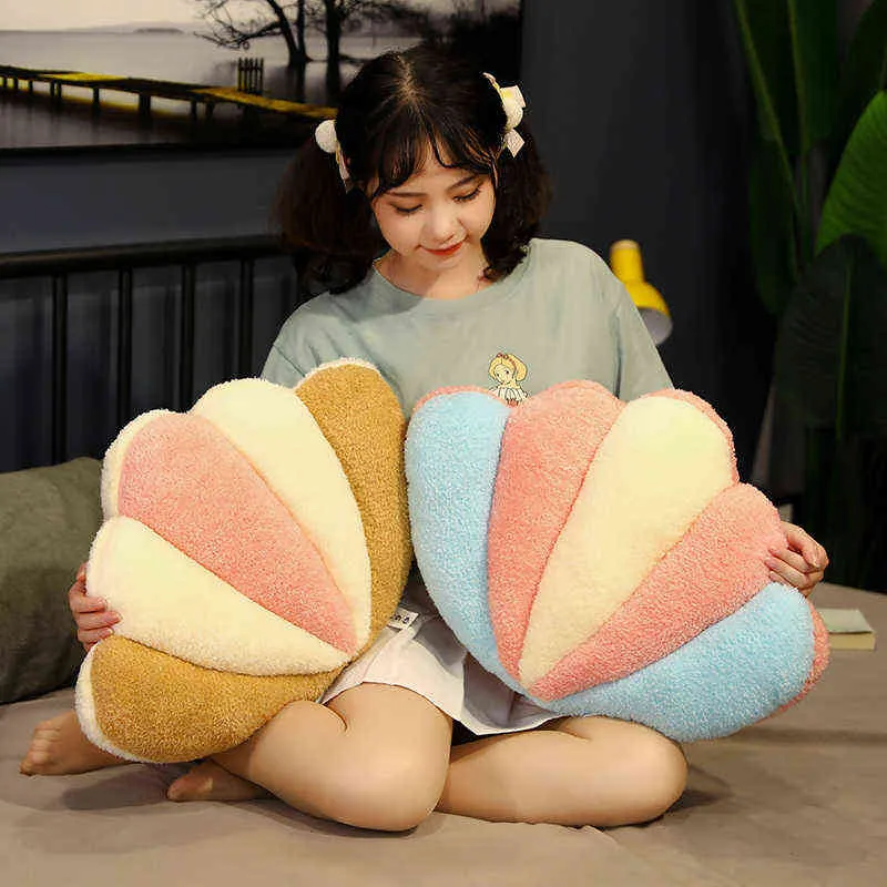 Coussin en peluche de coquille de mer de couleur douce de glace rempli d'arc-en-ciel pour le décor fantastique de chambre de fille J220704