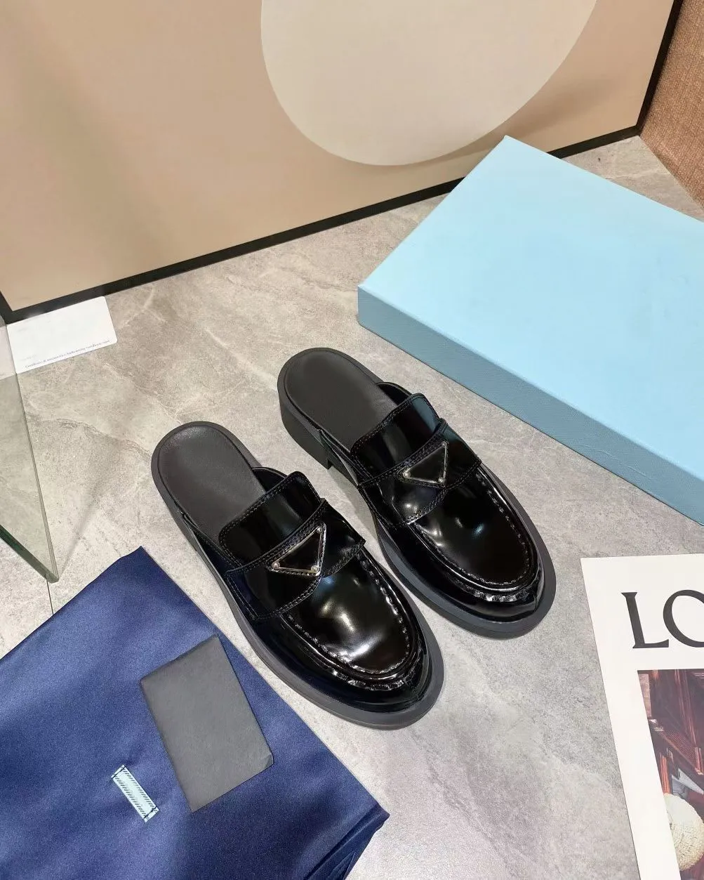Elbise Ayakkabı Tasarımcı Ayakkabı Gündelik Ayakkabı Tembel Loafers Kadınlar Düz% 100 Otantik İnek Kenti Slipper Metal Toka Lady Deri Mektup Mules