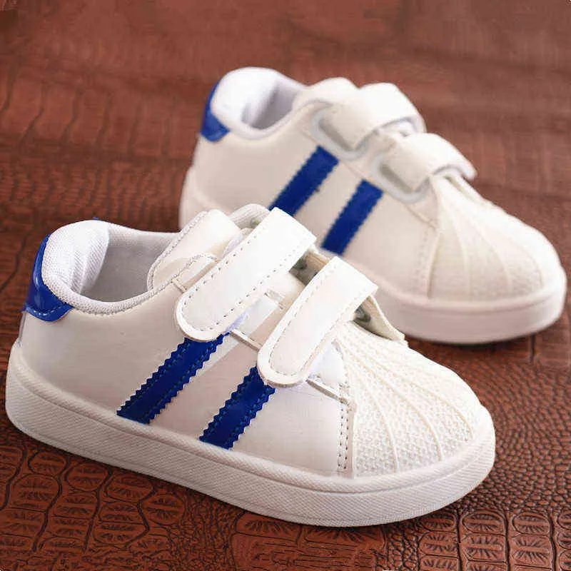 Barn skor flickor pojkar sneakers som kör antislip mjuk botten bekväma barn småbarn avslappnad platt sport vita skor g220527