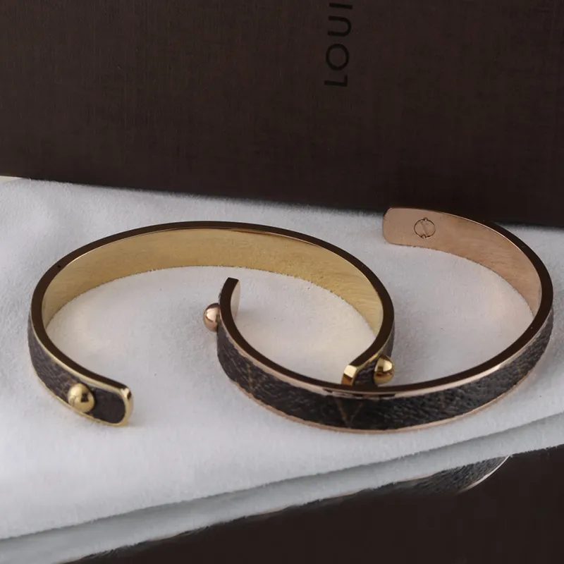 2022 Mode Classic Cuff Bracelet en cuir Personnalité Bracelet ouvert Designer pour hommes et femmes de haute qualité en acier inoxydable Jewel262w