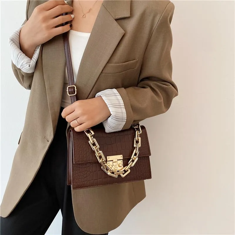 Sacs de soirée Sac Bag Pu Leather Gold Chain Handbag 2022 Brand Classic Stone Pattern Fap pour crossbody Messenger206d