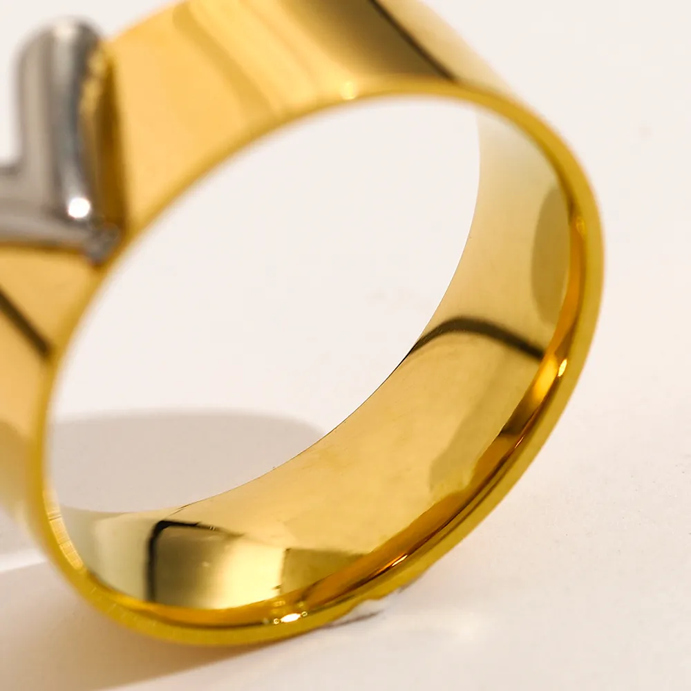 Designer märkesringar kvinnor älskar charms bröllop smycken leveranser 18k guld pläterad 925 silverpläterad rostfritt stål ring fin fing293r