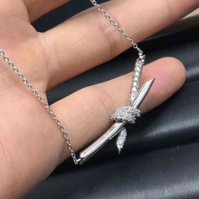 T Family's New Knot Cross Necklace 925 Sterling Silver Knot Series Kink Belt Drill Clavicle Chain Straight2506