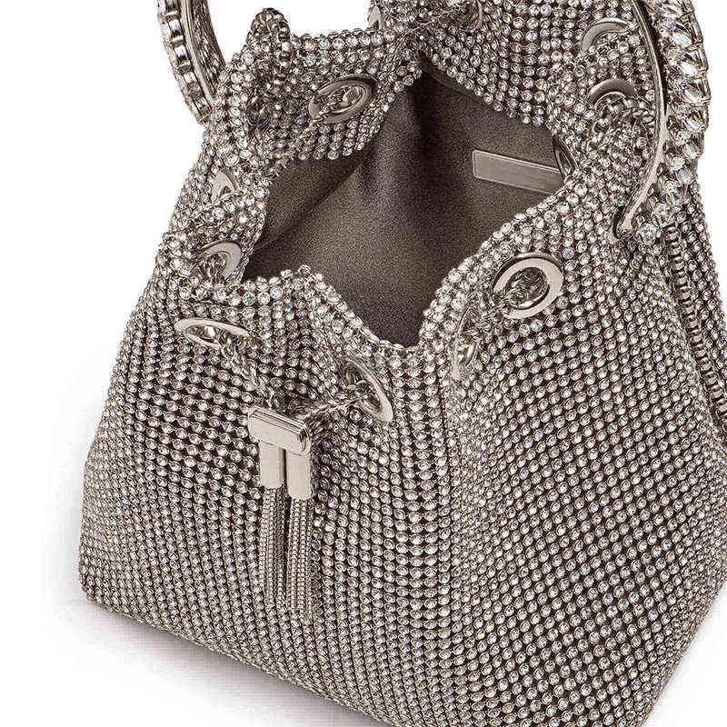 Bolsa de noite de luxo com diamantes Designer bolsa de malha de cristal Bolsas de mão com strass Correntes de ombro Bolsas a tiracolo pequenas Bolsas de festa G220429