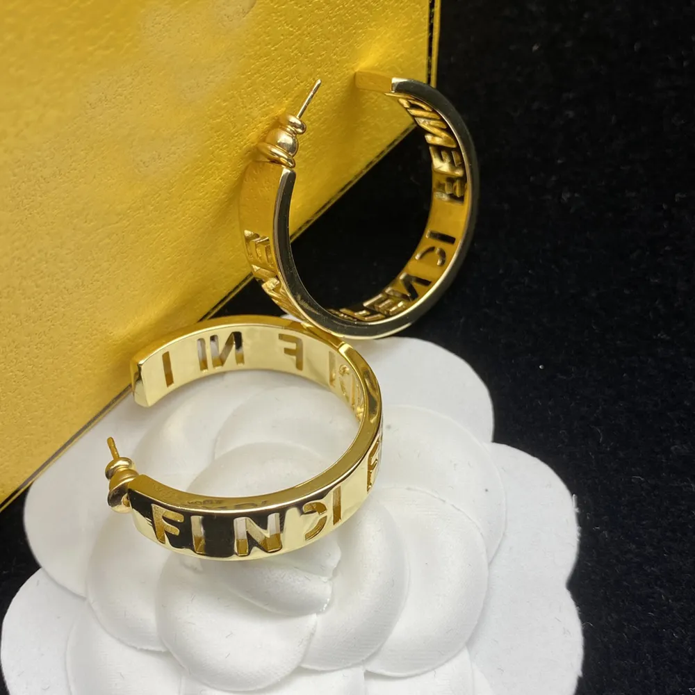 Brincos de argola de ouro com letra correta para mulheres, mulheres, festa, casamento, presente, joias de noivado, noiva301c