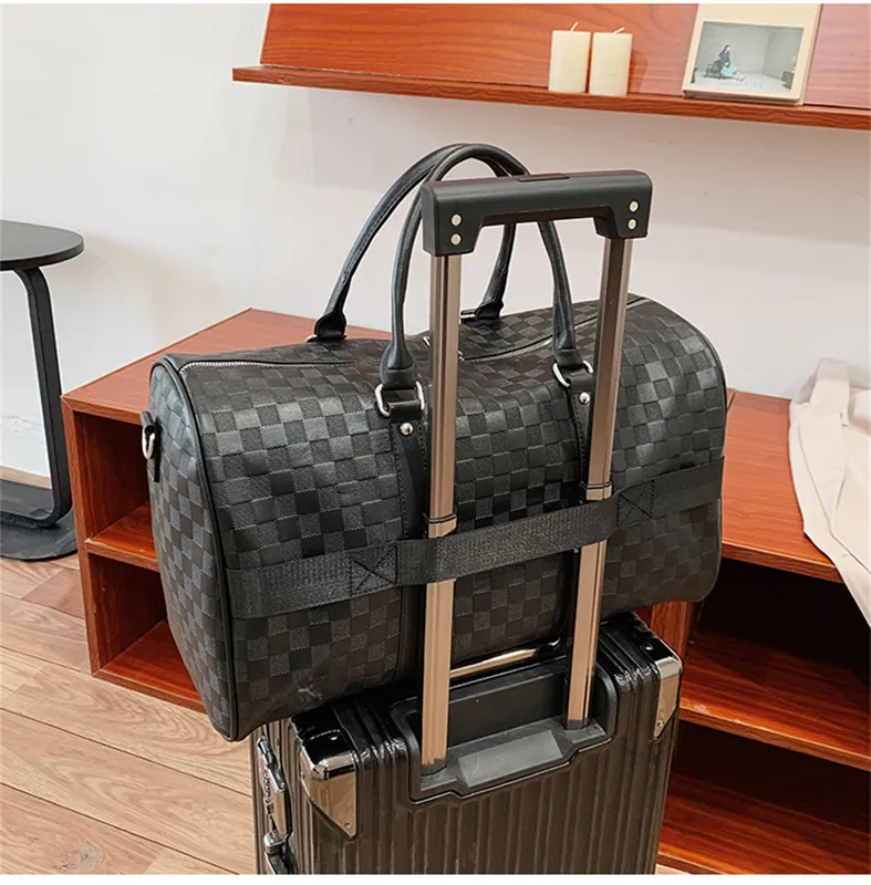 Women Large Luggage Travel Bag Luxury Unisex Leisure Fitness Weekend Suitcase Soft Leather Duffle Weekender s 220509259l