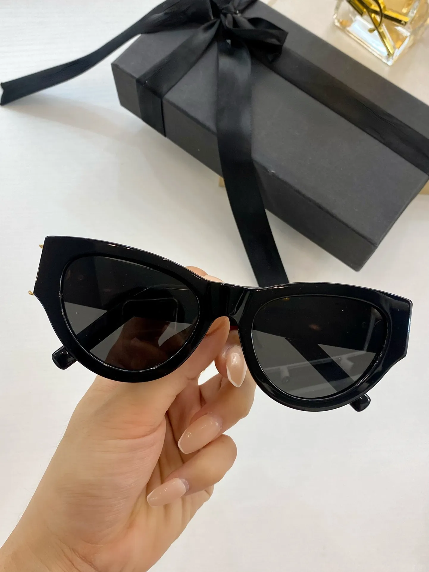 Luxury Designer Sunglasses Fashion Classic Cat Eye Sunglasses Goggles Outdoor Beach Glasses Men Women Optional With Case 295N