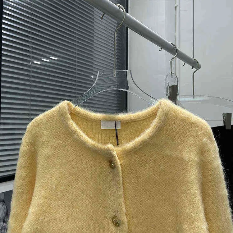 autunno giallo limone girocollo bottone dorato cardigan lavorato a maglia mohair camicetta stile celebrità sottile da donna