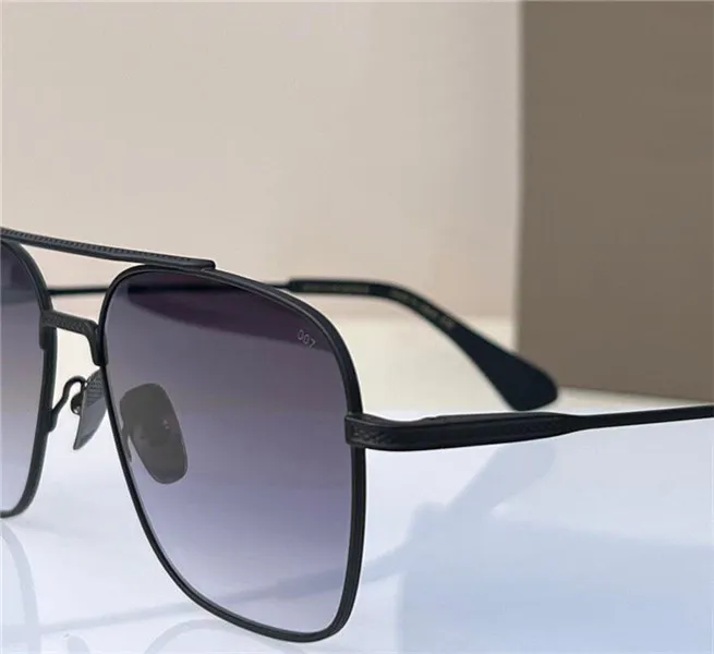 Solglasögon 07 Men Design Metal Vintage Glasses Fashion Style Square Frame UV 400 Lens med Case Top Quality243V