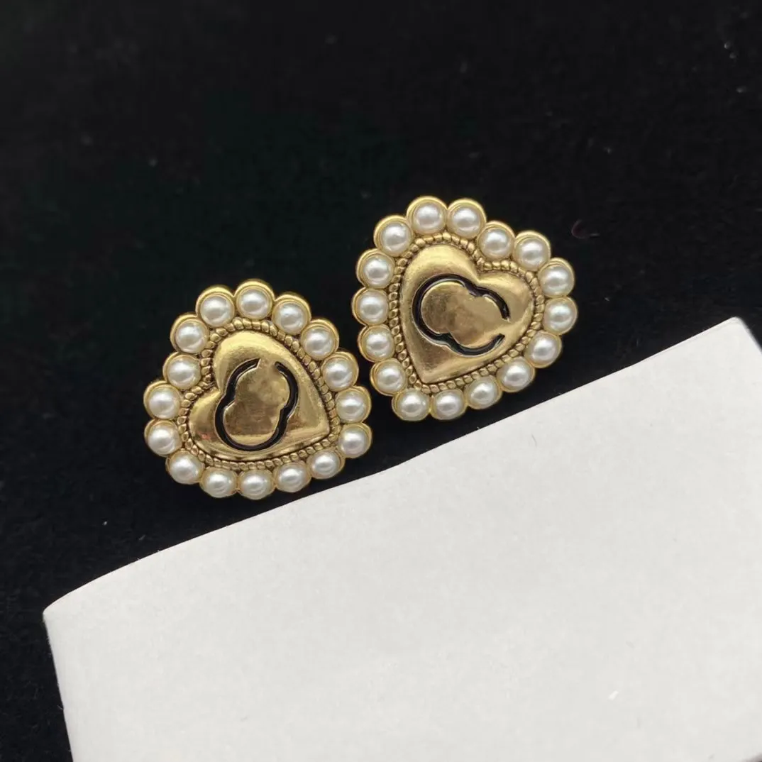 Designers de créateurs de boucles d'oreille perlé bijoux de luxe Love Forme d'oreille goujon femme de mode de mode créateurs de créateurs de boucles d'oreilles en or 202223d