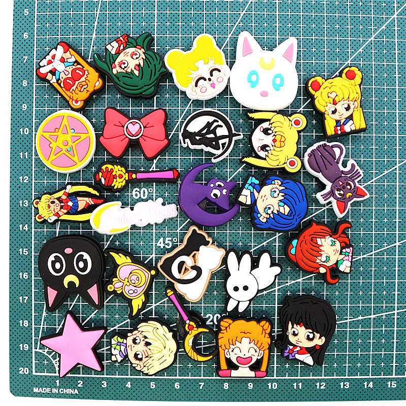 25st Japanese Anime PVC Shoe Charms Mix Sailor Moon Accessories Decorations For Jibz Kids Party X Mas Gift 2207206282006