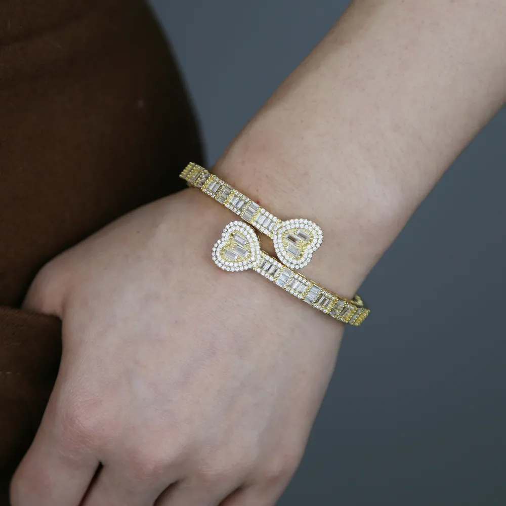 Mode glacé hip hop Baguette CZ bracelet en forme de coeur bracelet de manchette réglable Micro pavé Bling 5A zircon cubique amoureux de luxe 260A