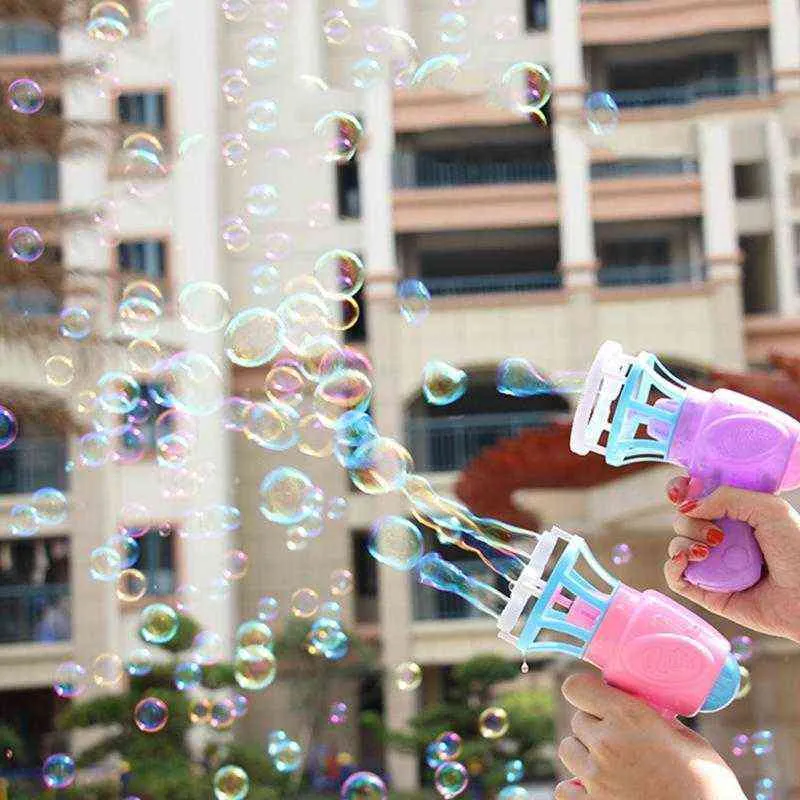 Máquina de soprador de bolhas engraçadas Machine elétrica Gun Bubble Maker com mini fãs crianças bolhas ao ar livre brinquedos por atacado Y220725