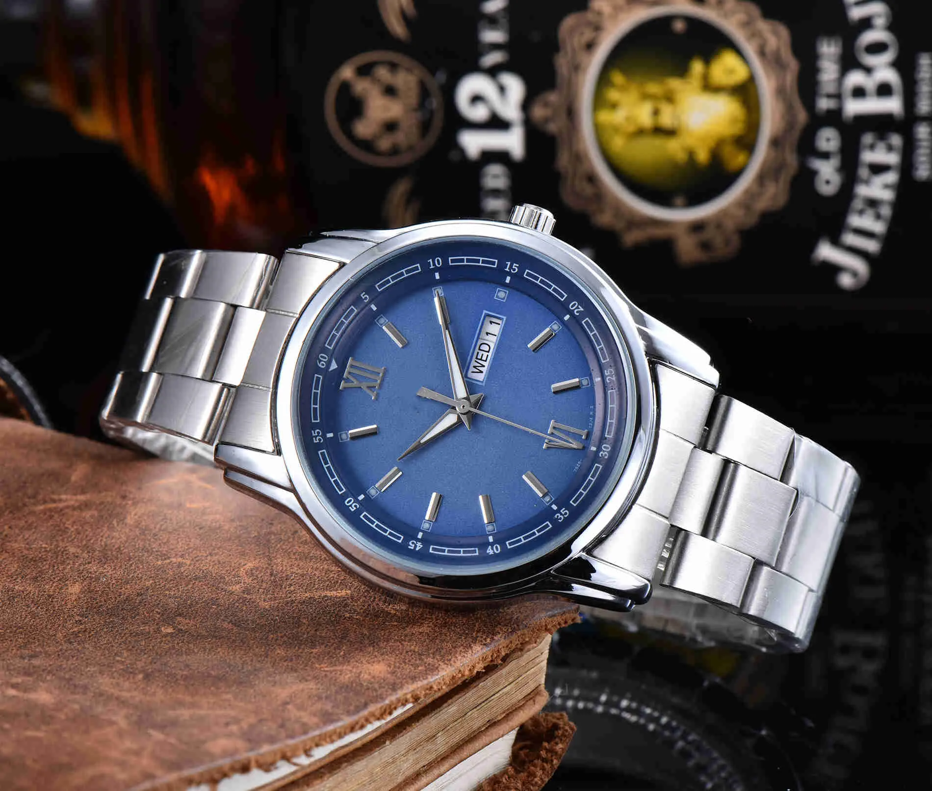 Montre de mode de luxe de haute qualité avec affichage du mouvement à quartz semaine et calendrier bracelet en acier style minimaliste montre pour hommes 275J