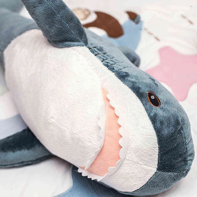 PC CM Giant Size Populära Shark Plush Toy Simulation Dolls Fylld mjuk djurläsningskudde för babybarn J220704