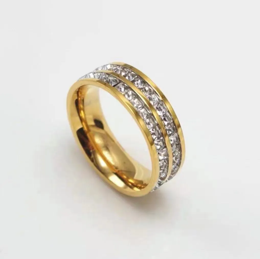 Titanio Nuevo anillo europeo y americano Anillos de pareja de diamantes completos Anillo para hombres y mujeres Diamante de una sola fila Diamante de doble fila