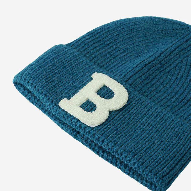 Versão coreana marca de moda chapéu de malha feminino chapéus de inverno letra b bordada chapéu frio gorro quente chapéu de esqui ao ar livre j220722