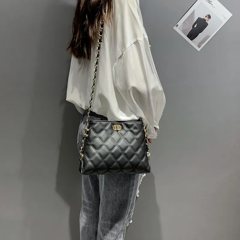 Crossbody Bags 2022 Small Bag Woman Fashion Style Fashionable Ladies One-shoulder Messenger Chain Rhombus High-capacity Handbag221C