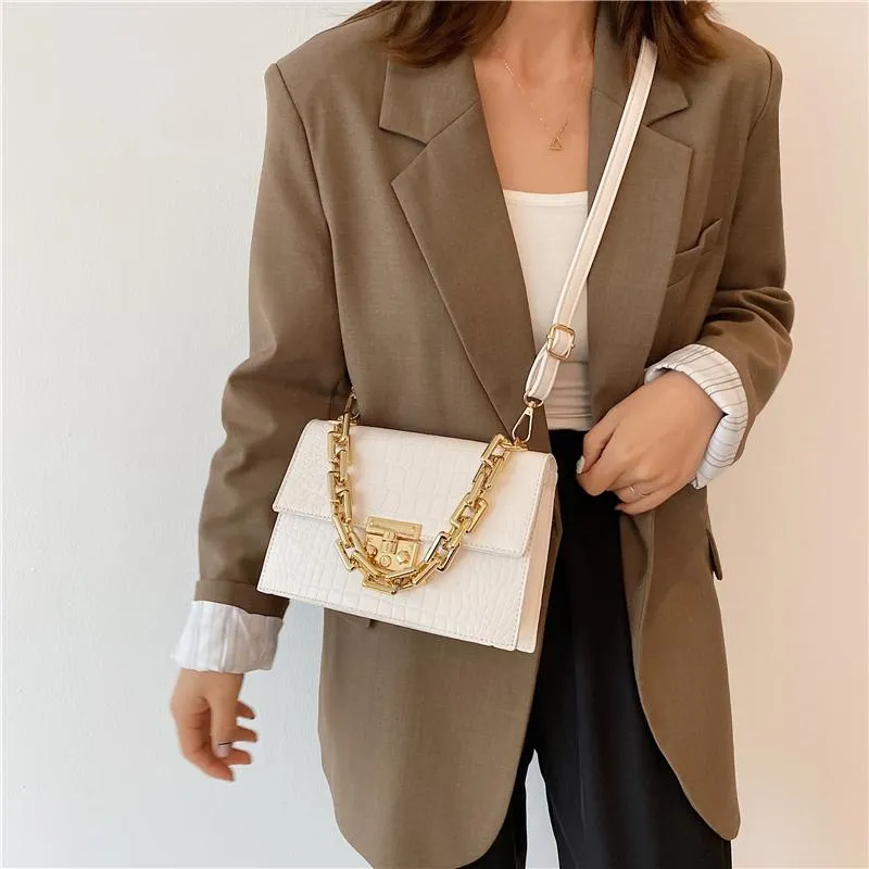 Sacs de soirée Sac Bag Pu Leather Gold Chain Handbag 2022 Brand Classic Stone Pattern Fap pour crossbody Messenger206d