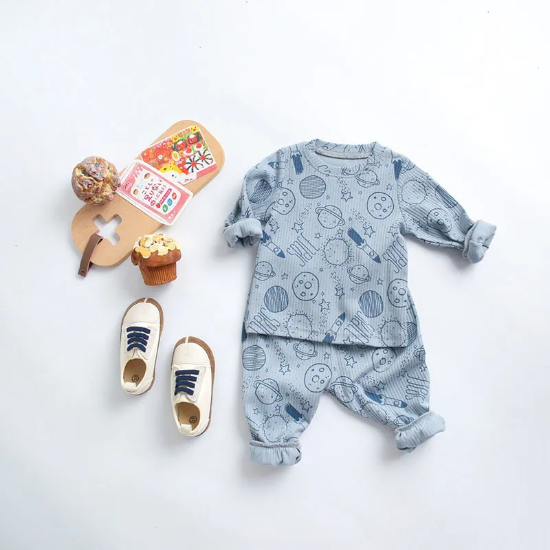 Milancel sommar baby pyjamas set tecknad långärmad o nacke och byxor Sleepwear 220426