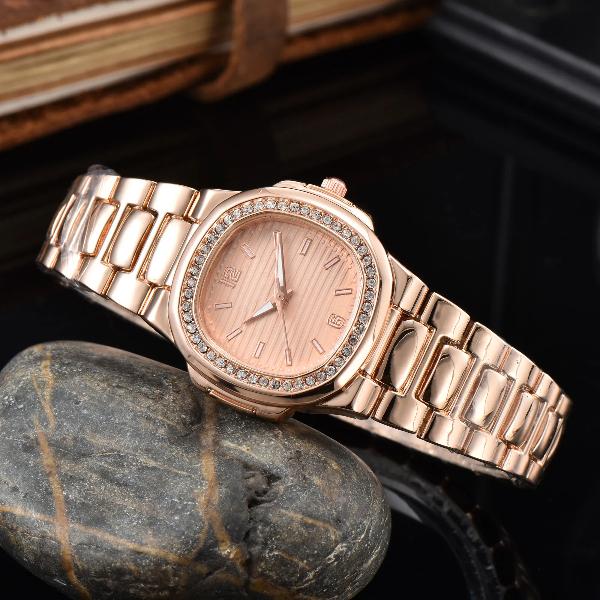 Diamant Femmes Montres Pierre Cas Robe Montre Or Rose Mouvement À Quartz Bijoux Fermoir Montre-Bracelet Conception Bonne Qualité Splash Waterpr241s