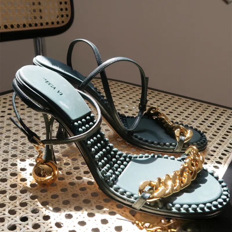 Lyxig stilett sandaler 2022 sommar ny kvinnor designer skor kedja öppen tå massage botten romersk sko