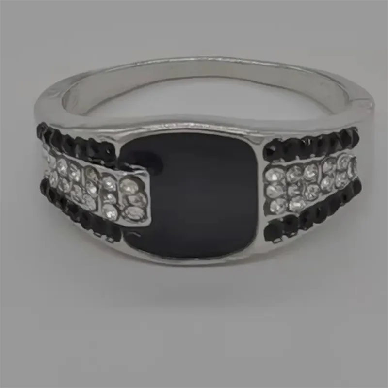 Ornement de brocart exclusif pour les pierres hip hop européennes transfrontalières Bague complète en diamant Wish New Factory Direct Sales