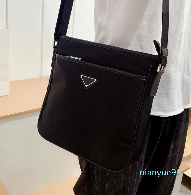 2022 Męskie czarne teczki designerskie nylonowe torby na ramię mody crossbody Triangle Messenger Bag210t