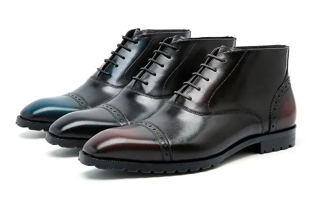 الجملة عالية الجودة منحوتة الأحذية البروغ جلد طبيعي الرجال الأحذية أشار تو مارتن الأزياء الكاحل الأحذية