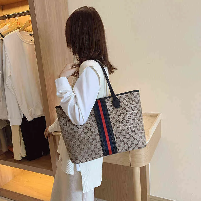 Handbag High sense women's versatile tot large printed shoulder