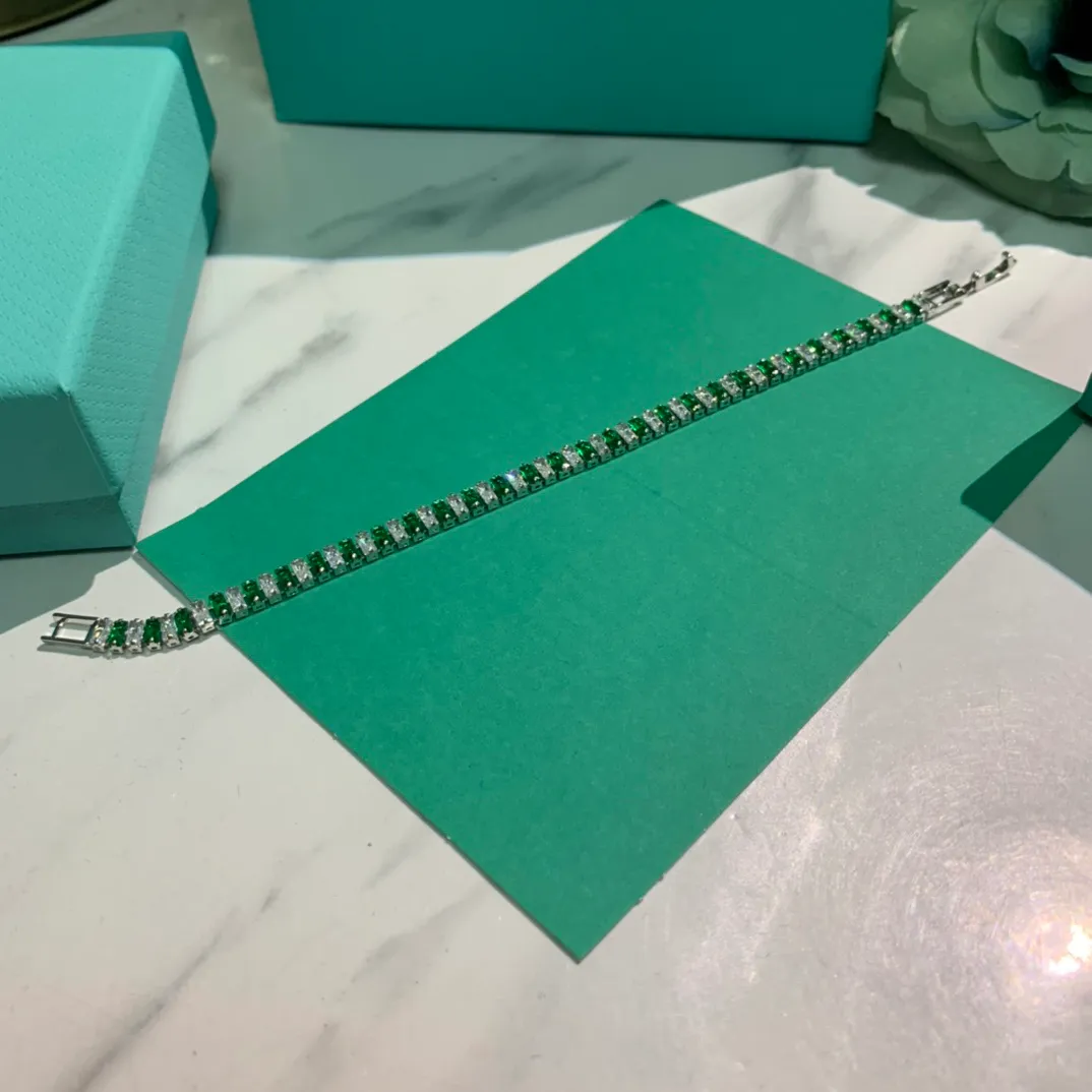 Luxyrys Designers Bracelets birmans naturels Bracelet de perles de jade vert Femmes Bijoux en pierre Pierre précieuse Cadeau Bracelets à brins faits à la main275U