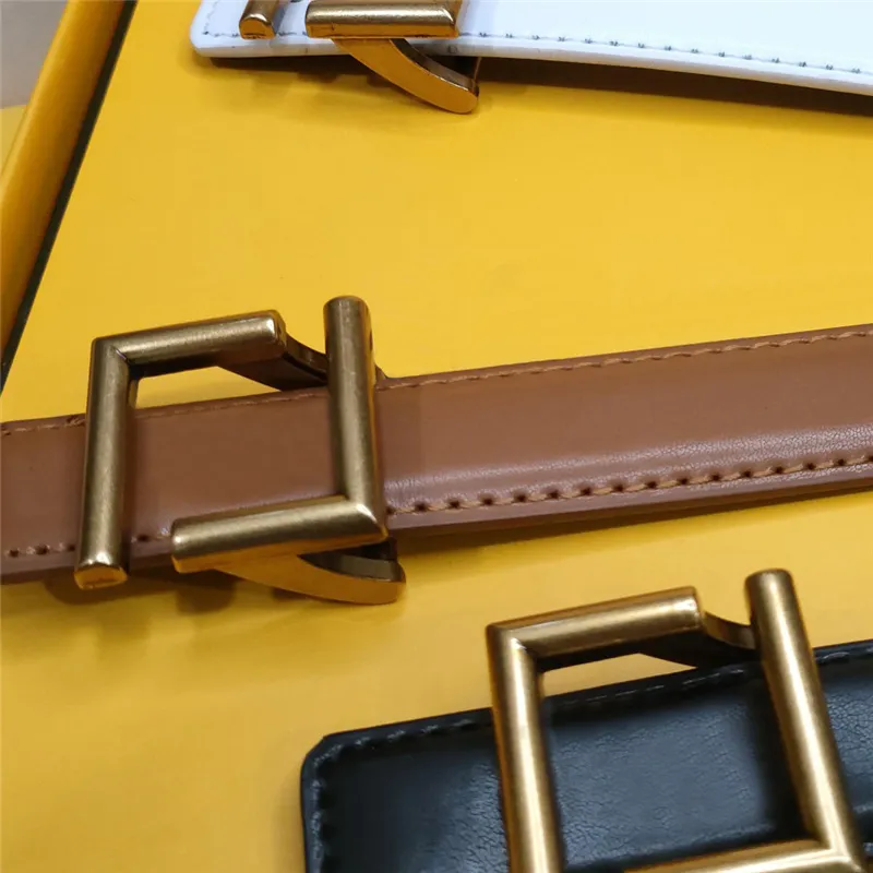 Cinturones de moda para mujer Diseñador Cinturón de lujo Marca Letra clásica Hebilla dorada Cinturones estrechos Piel de vaca de alta calidad Cuero genuino Wa279E