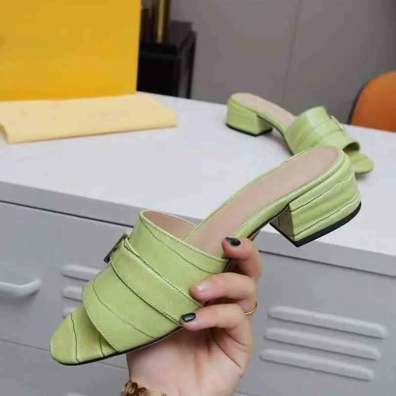 2020 new ladies designer flat sandals high quality metal buckle square heel slippers wild temperament dress women sandals large size 35-43