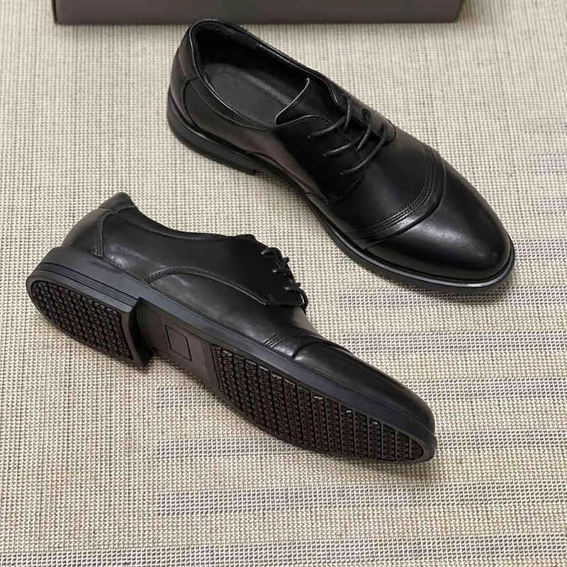 Vestidos sapatos novos negócios casuais calçados de couro masculino preto e branco homens de vestido de vestido de salto de salto de grife de grife 220711