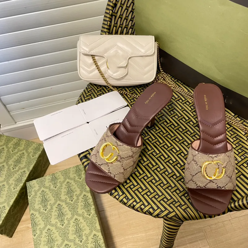 Sandali da donna Designer Denim Pantofole con tacco alto Nuove donne Casual Street Fashion Pantofole Scarpe Lettere Sandalo Slip On D226294F