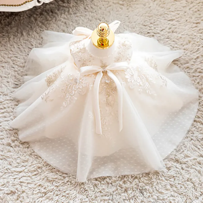 2022 Luxurious Flower Girl Dress Long Train With Bow Bead 3D Flowers Appqulies lace Ball Gown Princess gowns first Holy Fisrst Communion dresses