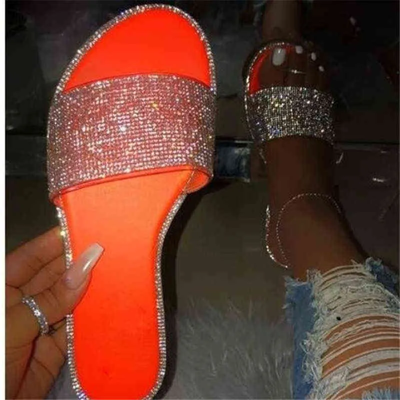 2022 Mulheres de verão chinelas de cristal glitter brilho liso macio feminino color lascas de cor de linhas internas damas slides de praia quente g2205519