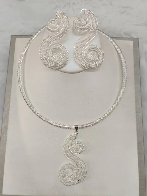Dubaï plaqué or ensemble de bijoux pour les femmes numéro 8 forme collier pendentif suspendu balancent boucle d'oreille fête de mariage anniversaire 220812