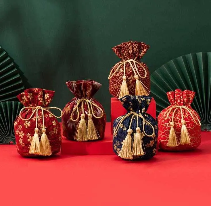 الإضاءة نمط الزفاف هدية اللوازم الصينية الحزب صالح حقيبة الحلوى مربع مع اليد الإبداعية القماش الحدث احتفالي