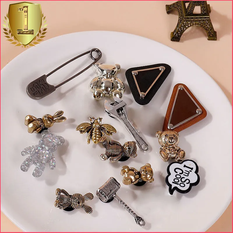 Triangle Alloy Bee Bow Croc Charms Designer DIY Butterfly PinShoes Decaration Jibb for Clogs Kids Boys Girls Women Gifts 220527